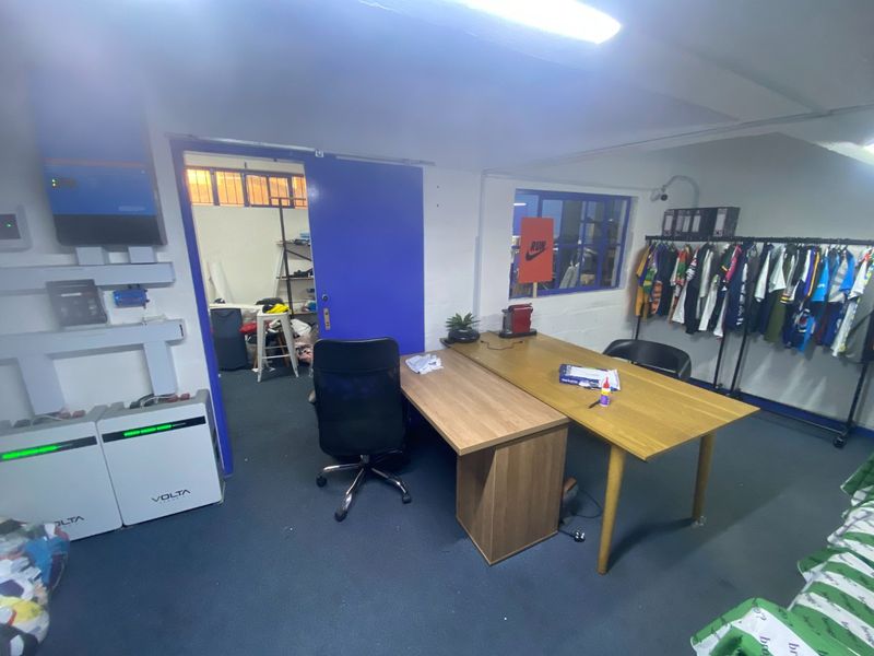 198m2 Commercial/Light Industrial to Let  - Photo 4