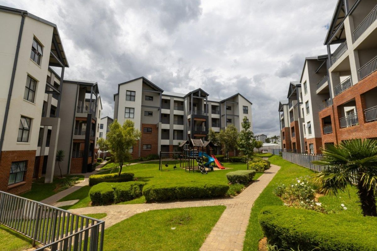 2 Bedroom 1st floor apartment for Rental in Carlswald - Photo 2