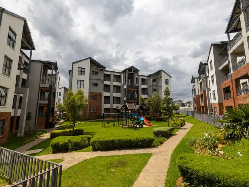 2 Bedroom 1st floor apartment for Rental in Carlswald - Photo 2