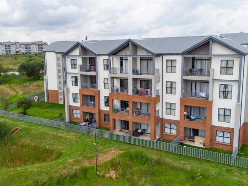 2 Bedroom 1st floor apartment for Rental in Carlswald - Photo 6