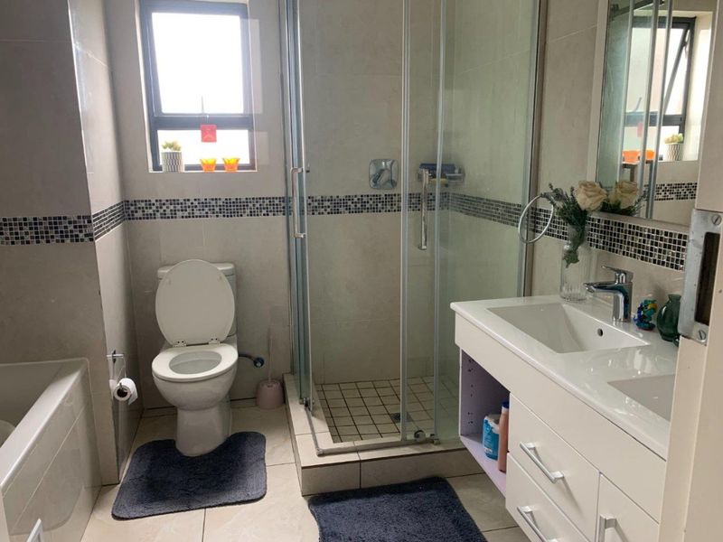 2 Bedroom 1st floor apartment for Rental in Carlswald - Photo 5