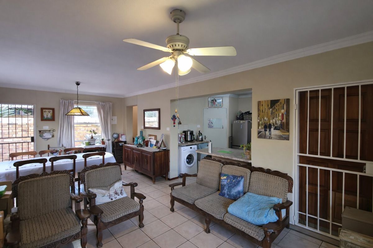 3 -Bedroom Duplex with Private Garden in Secure Heuwelsig Estate - Photo 5