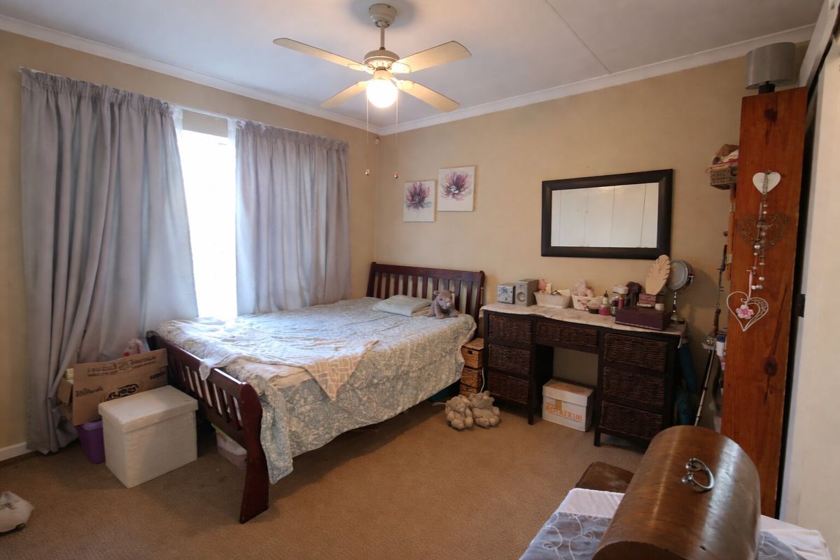 3 -Bedroom Duplex with Private Garden in Secure Heuwelsig Estate - Photo 3