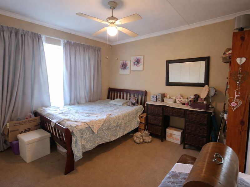 3 -Bedroom Duplex with Private Garden in Secure Heuwelsig Estate - Photo 3