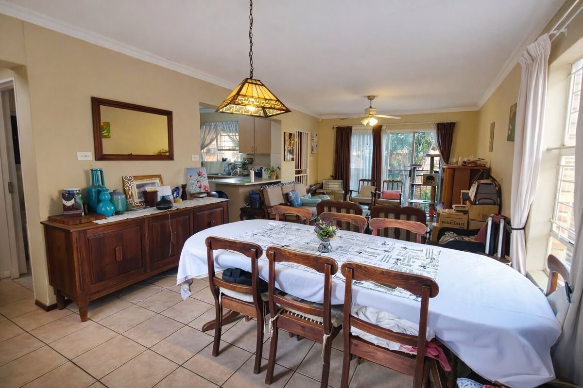 3 -Bedroom Duplex with Private Garden in Secure Heuwelsig Estate - Photo 2