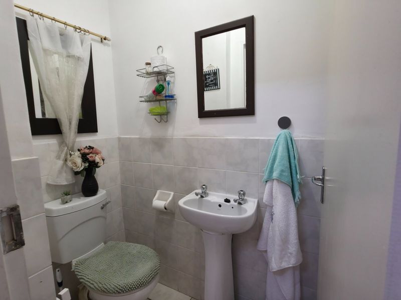 3 -Bedroom Duplex with Private Garden in Secure Heuwelsig Estate - Photo 8