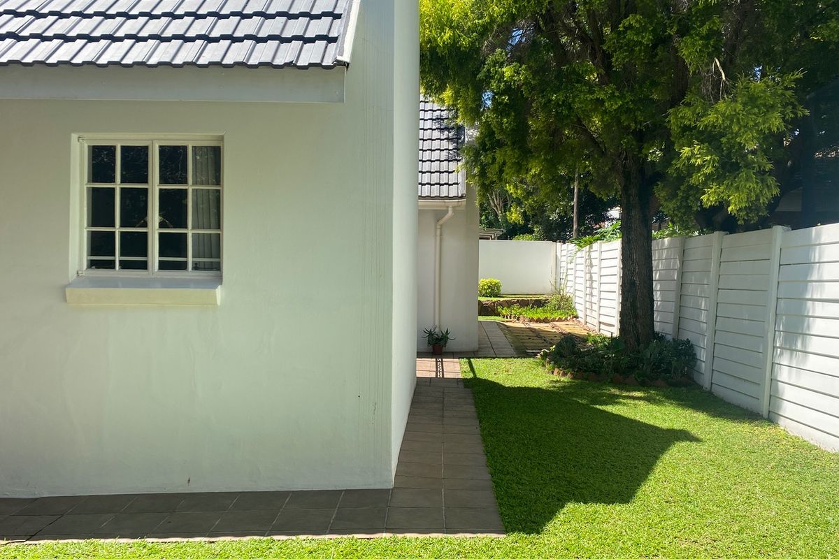 Rare find! Beautifully maintained. - Photo 2