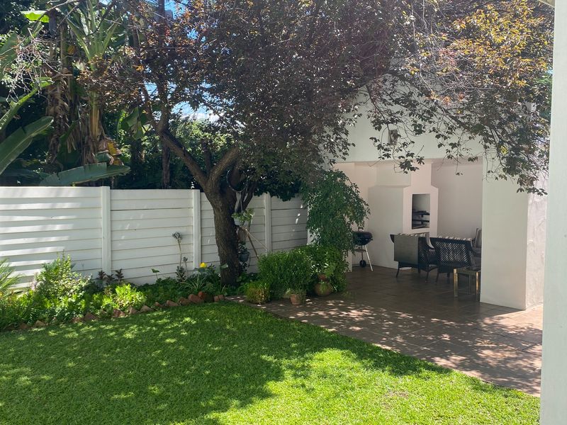 Rare find! Beautifully maintained. - Photo 6