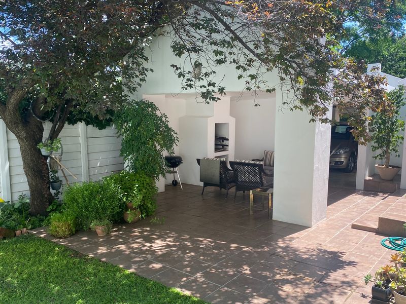 Rare find! Beautifully maintained. - Photo 3