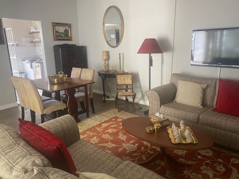 Rare find! Beautifully maintained. - Photo 10