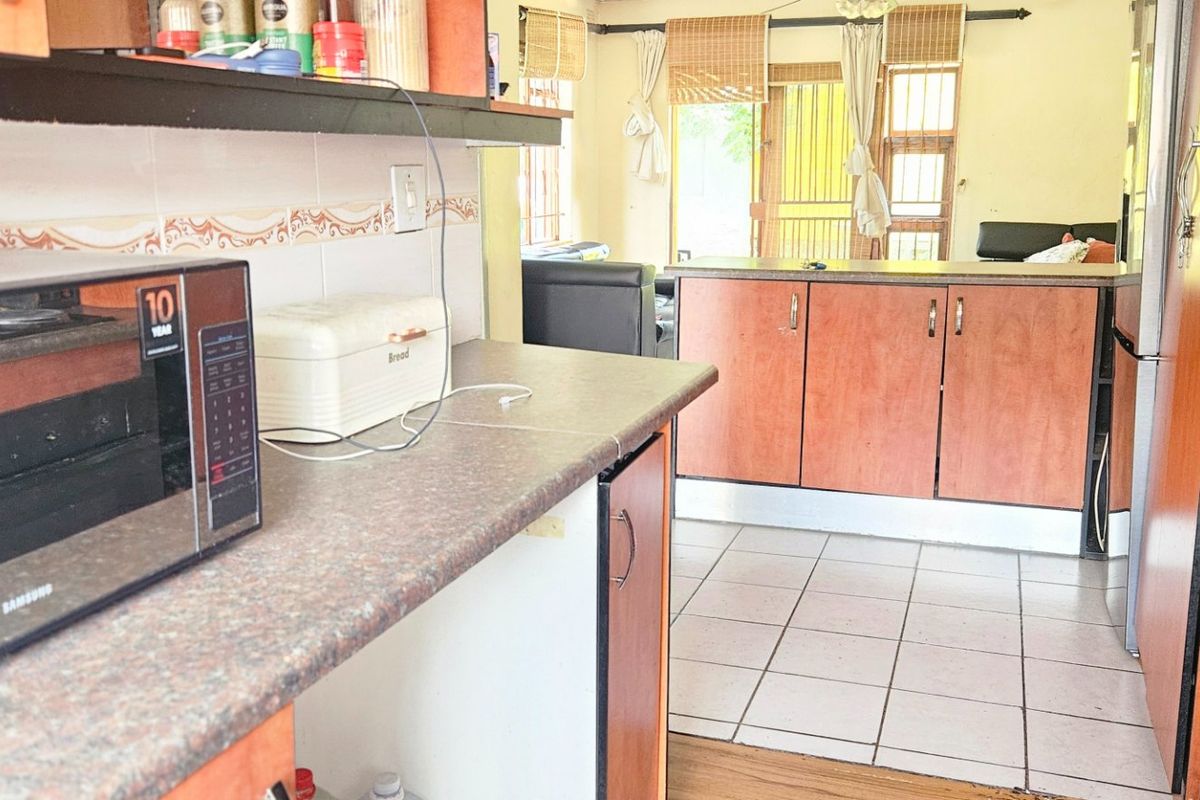 Great investment property in the heart of Fontainebleau!!! - Photo 5