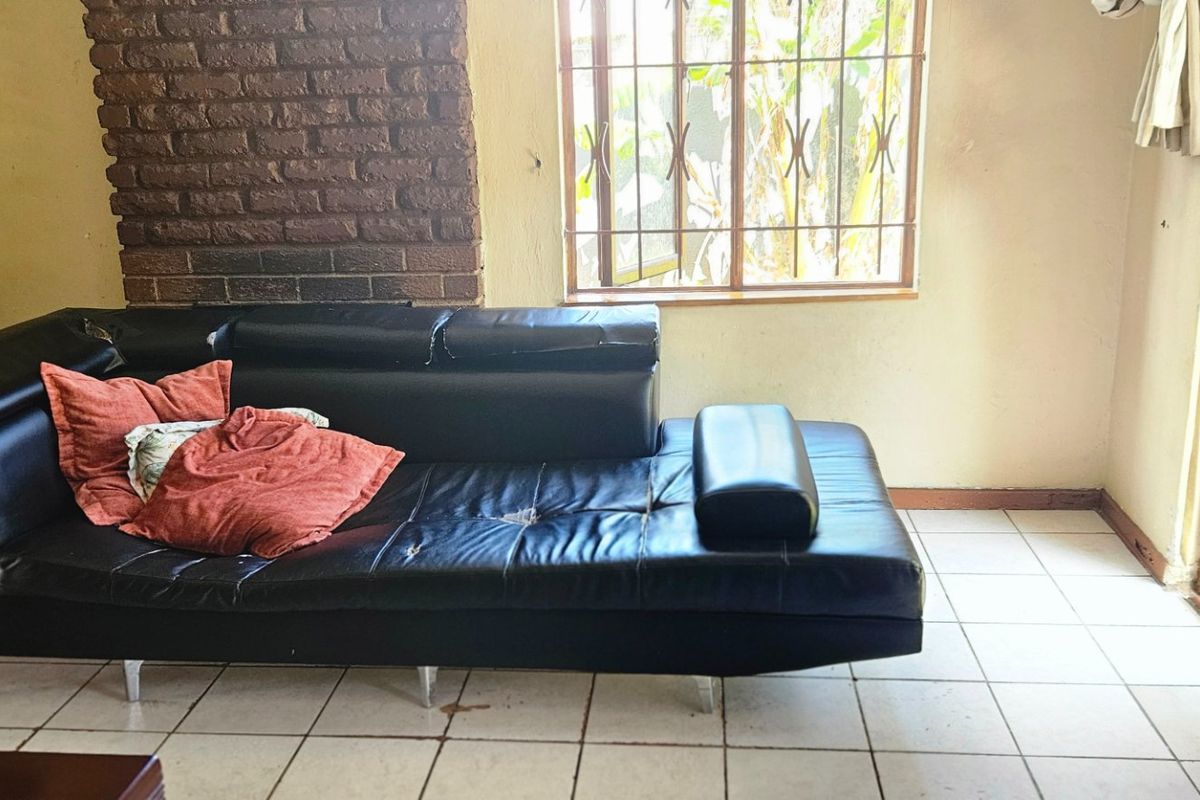 Great investment property in the heart of Fontainebleau!!! - Photo 4