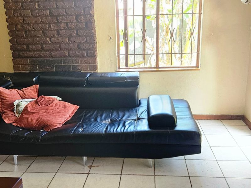 Great investment property in the heart of Fontainebleau!!! - Photo 4