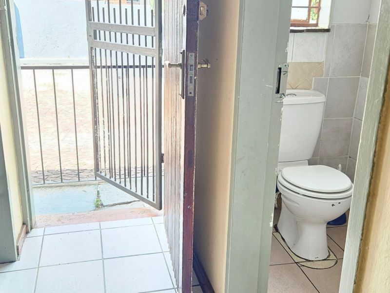 Great investment property in the heart of Fontainebleau!!! - Photo 9