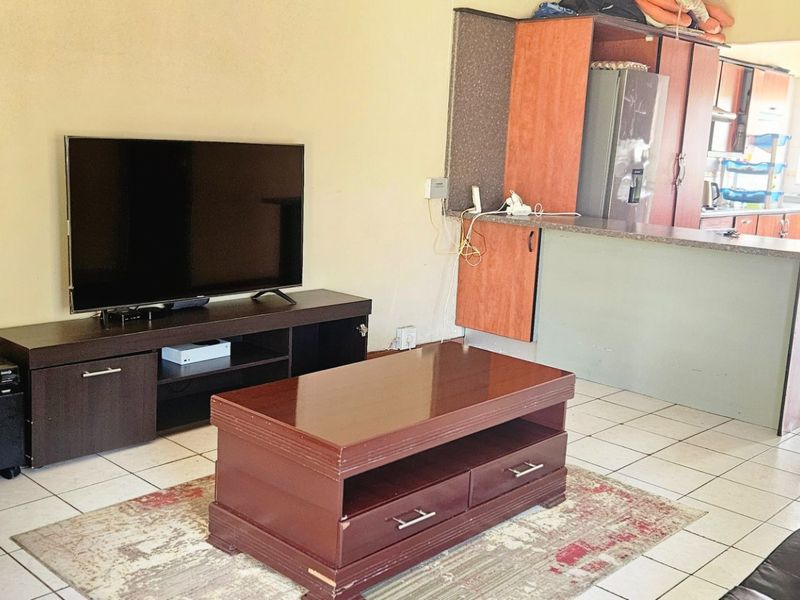 Great investment property in the heart of Fontainebleau!!! - Photo 3