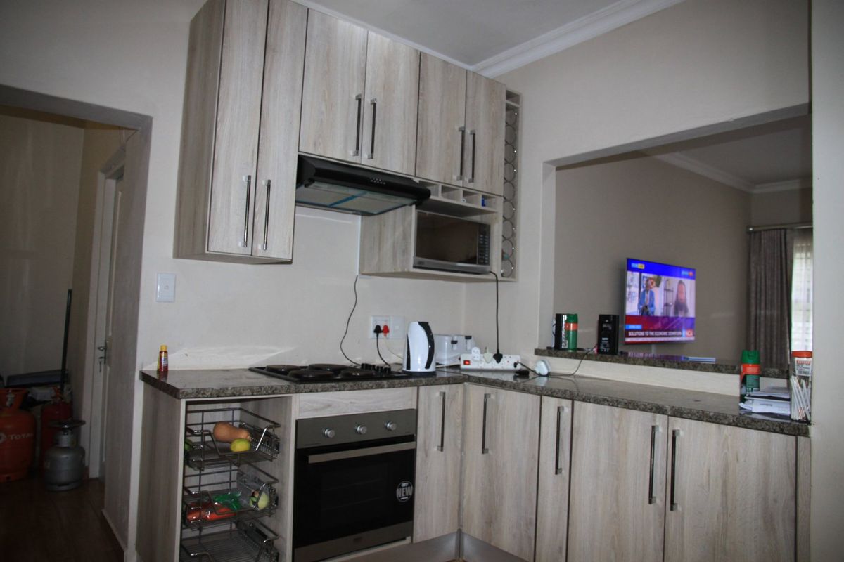 Family home in Sunnyridge ,East London -SOLD - Photo 5