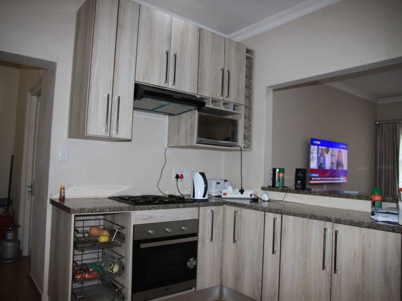 Family home in Sunnyridge ,East London -SOLD - Photo 5