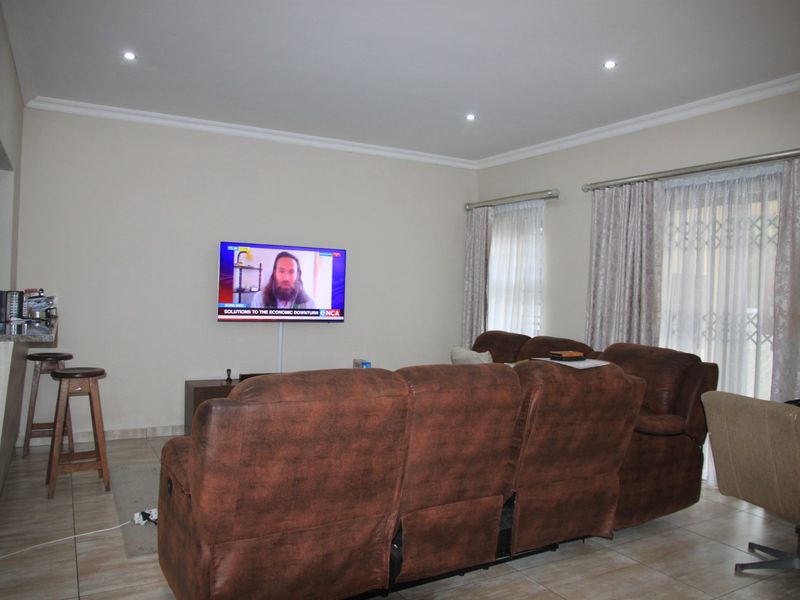 Family home in Sunnyridge ,East London -SOLD - Photo 9