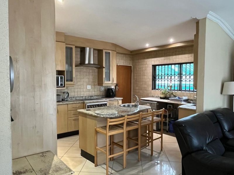 Charming 3-Bedroom Home on Spacious Stand - Photo 3