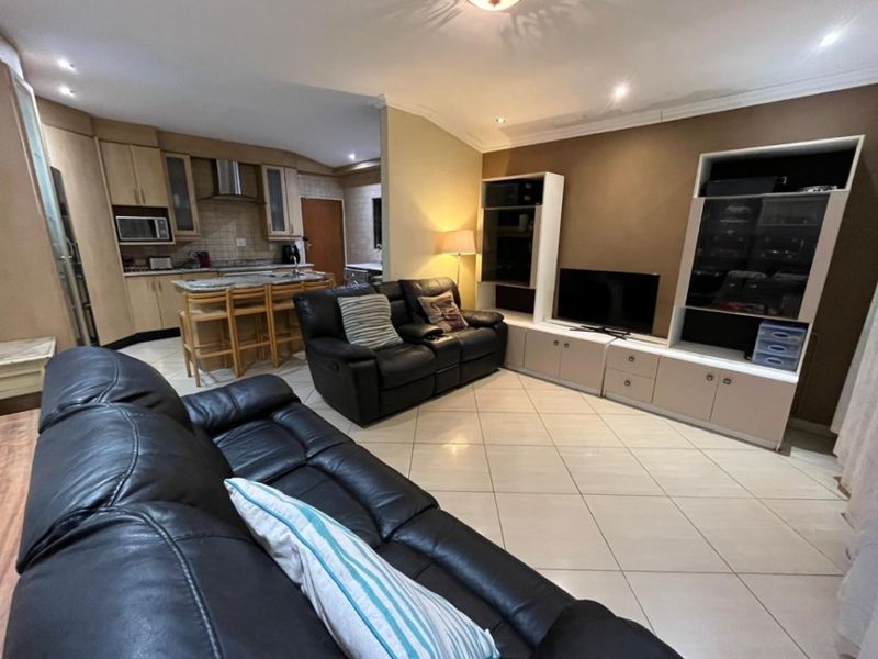 Charming 3-Bedroom Home on Spacious Stand - Photo 9