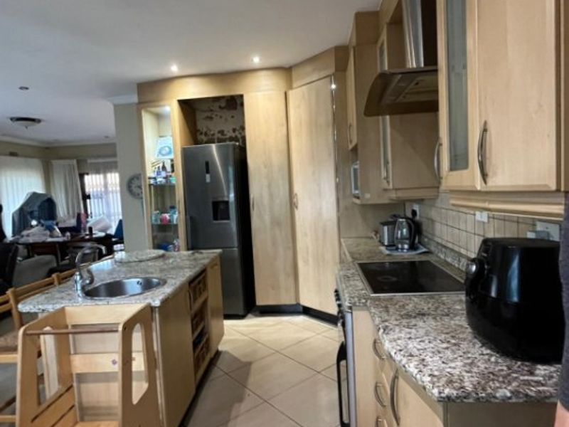 Charming 3-Bedroom Home on Spacious Stand - Photo 6