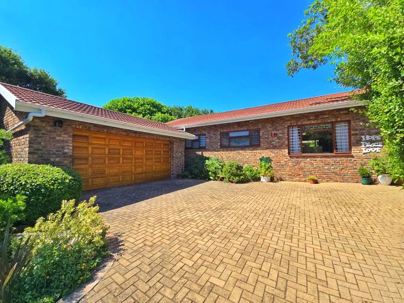 Flexible Family Living with Excellent Dual-Use Potential - Photo 4