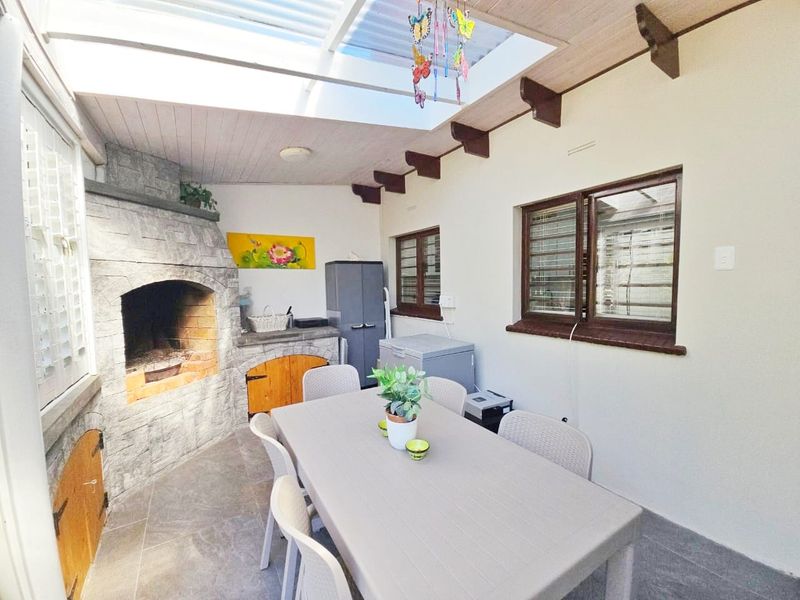 Flexible Family Living with Excellent Dual-Use Potential - Photo 9