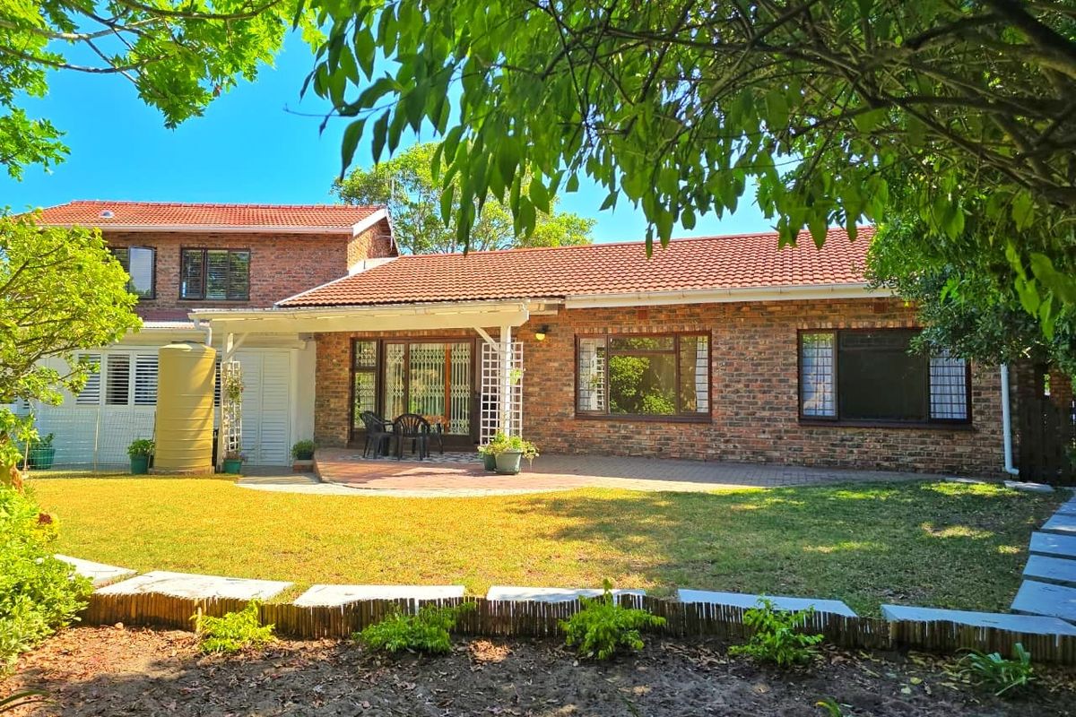 Flexible Family Living with Excellent Dual-Use Potential - Photo 3