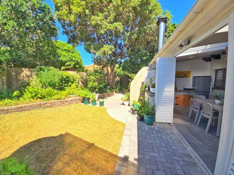 Flexible Family Living with Excellent Dual-Use Potential - Photo 10