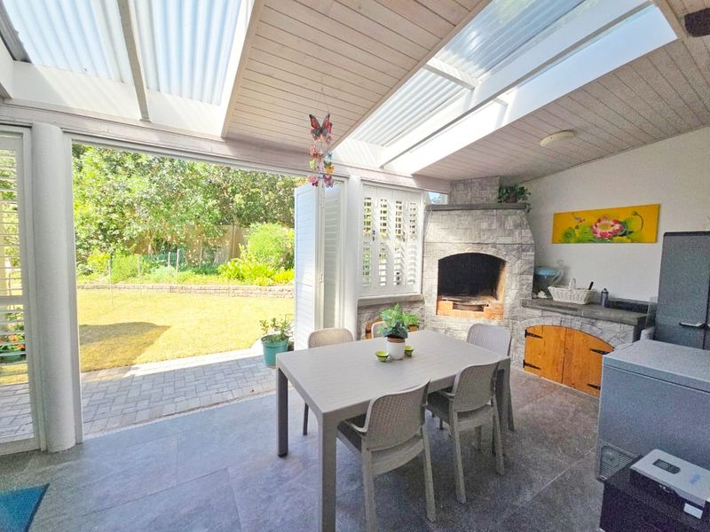 Flexible Family Living with Excellent Dual-Use Potential - Photo 7