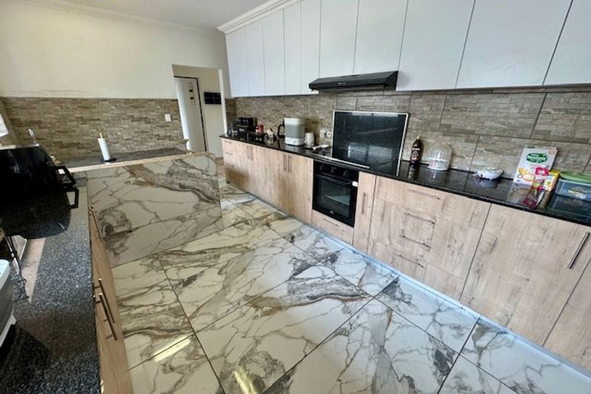 Amazing Spacious Family Home With Exceptional Features - Photo 5