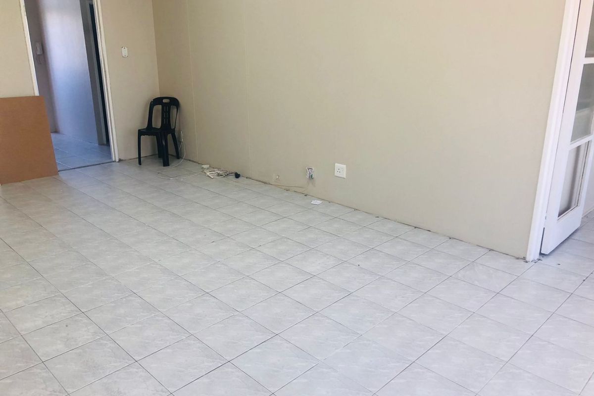 3.5 Bedrooms, 1.5 Bathrooms To Let In North Beach, Durban - Photo 2