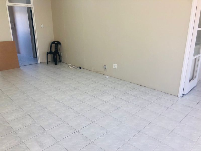 3.5 Bedrooms, 1.5 Bathrooms To Let In North Beach, Durban - Photo 2