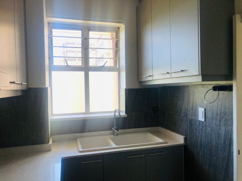 3.5 Bedrooms, 1.5 Bathrooms To Let In North Beach, Durban - Photo 3