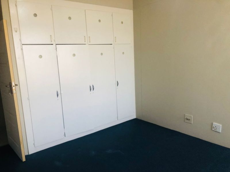 3.5 Bedrooms, 1.5 Bathrooms To Let In North Beach, Durban - Photo 10