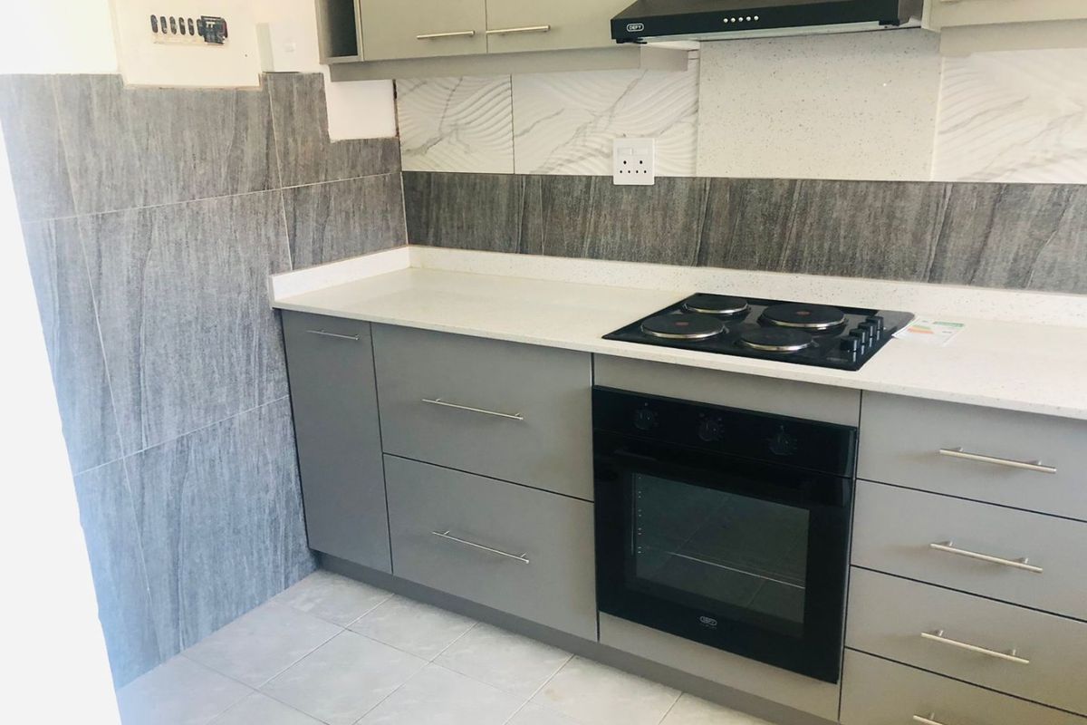 3.5 Bedrooms, 1.5 Bathrooms To Let In North Beach, Durban - Photo 4