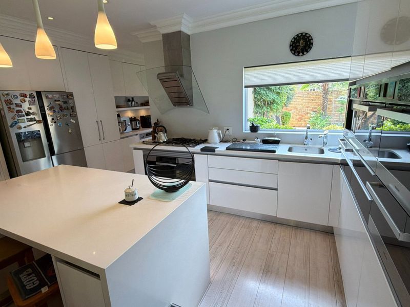 Upmarket Secure Townhouse with Premium Finishes  - Photo 3