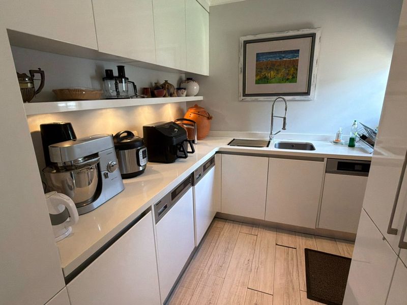 Upmarket Secure Townhouse with Premium Finishes  - Photo 8