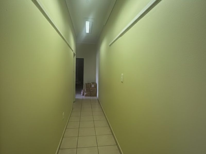 Commercial building ideal for offices - Photo 9