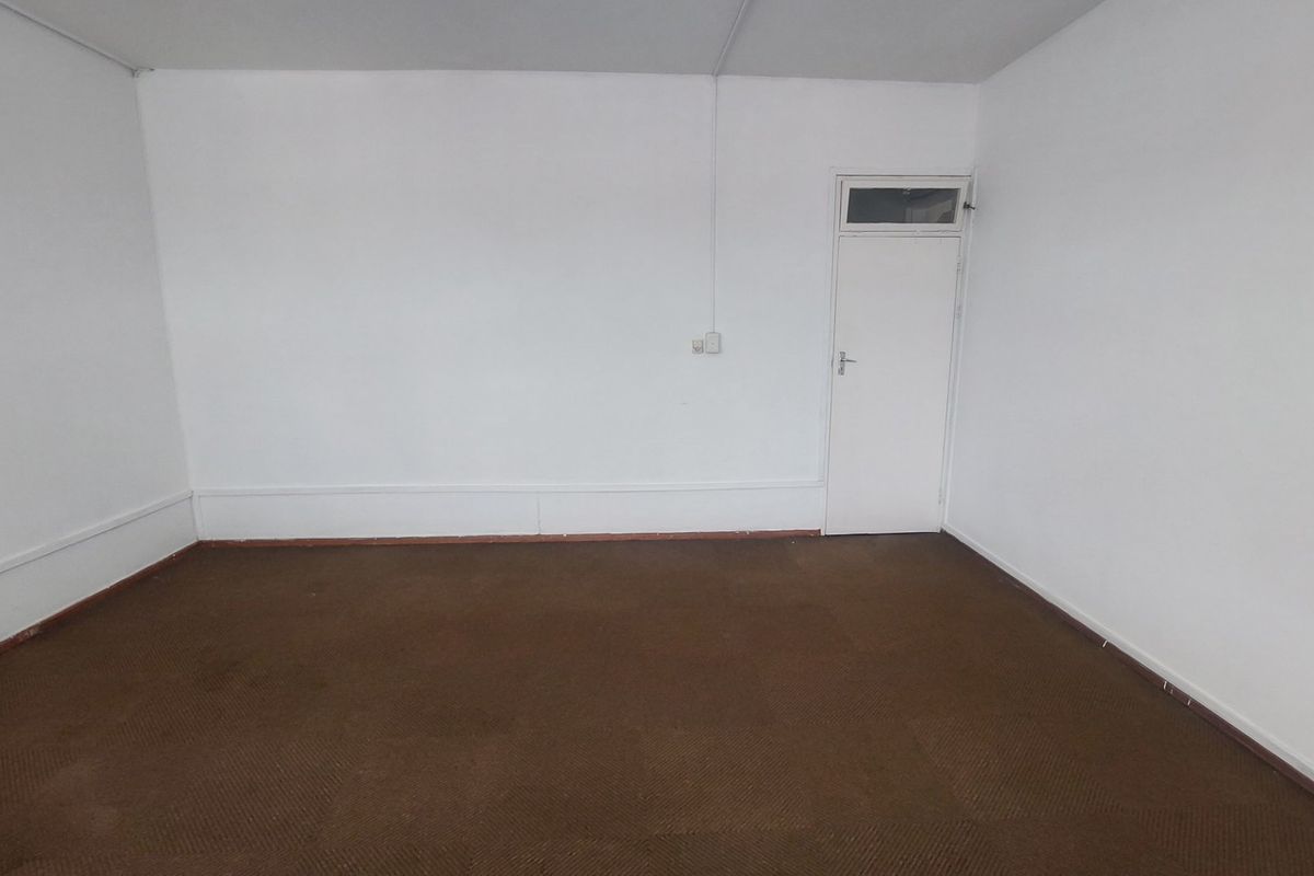 Commercial property for rent in Stamfordhill - Photo 3