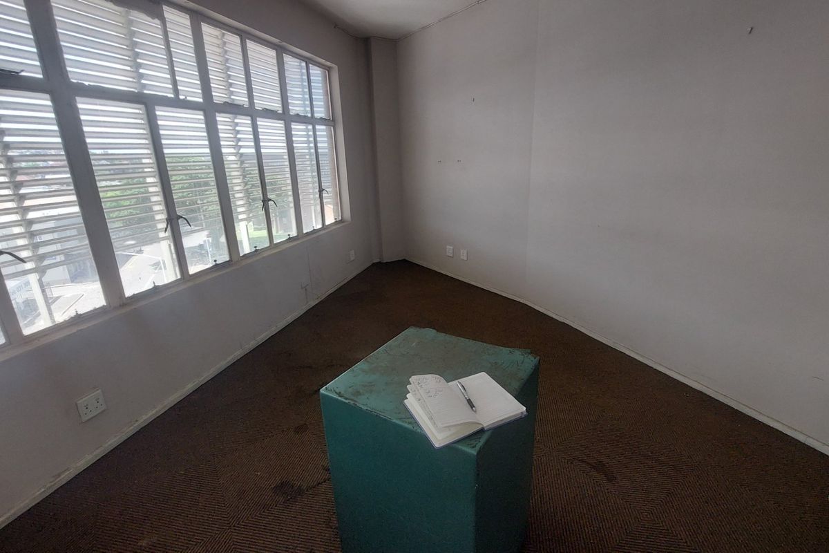 Commercial property for rent in Stamfordhill - Photo 4