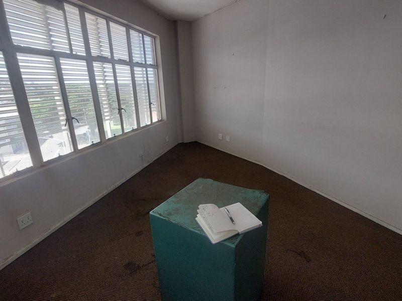 Commercial property for rent in Stamfordhill - Photo 4