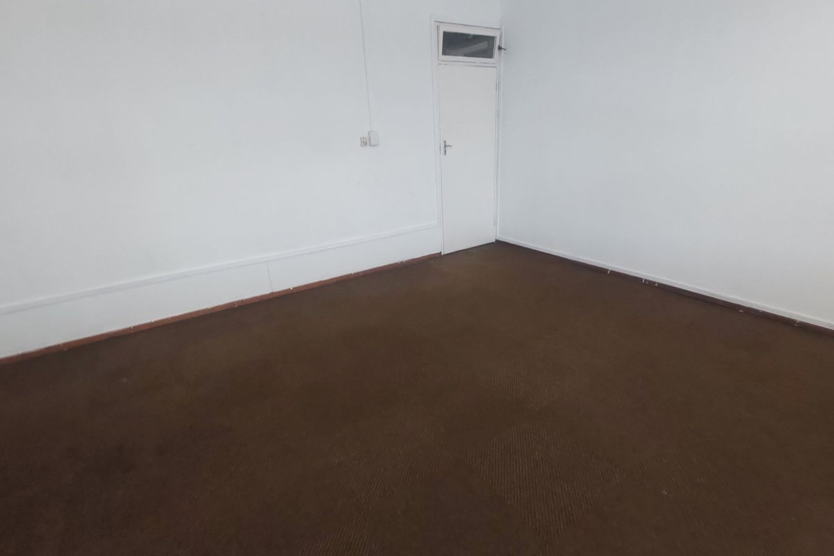 Commercial property for rent in Stamfordhill - Photo 2