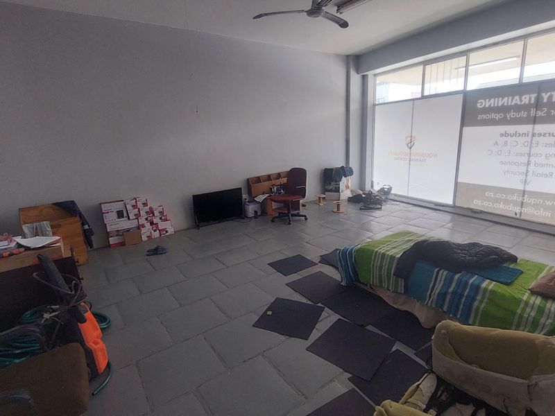 Commercial property for rent in Stamfordhill - Photo 7