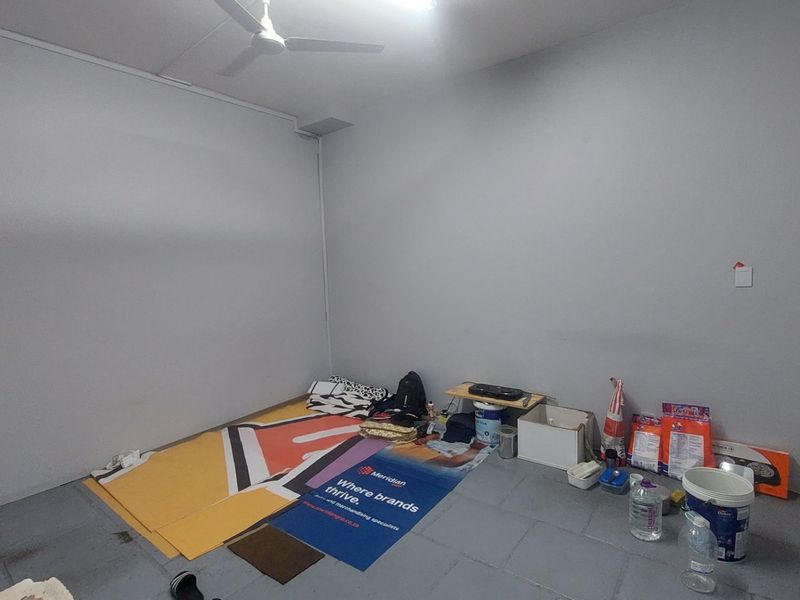Commercial property for rent in Stamfordhill - Photo 8