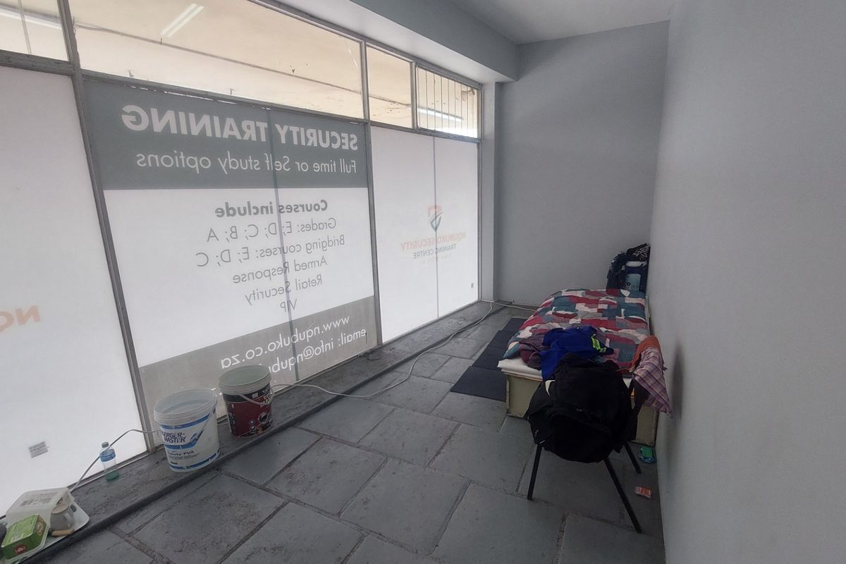 Commercial property for rent in Stamfordhill - Photo 5