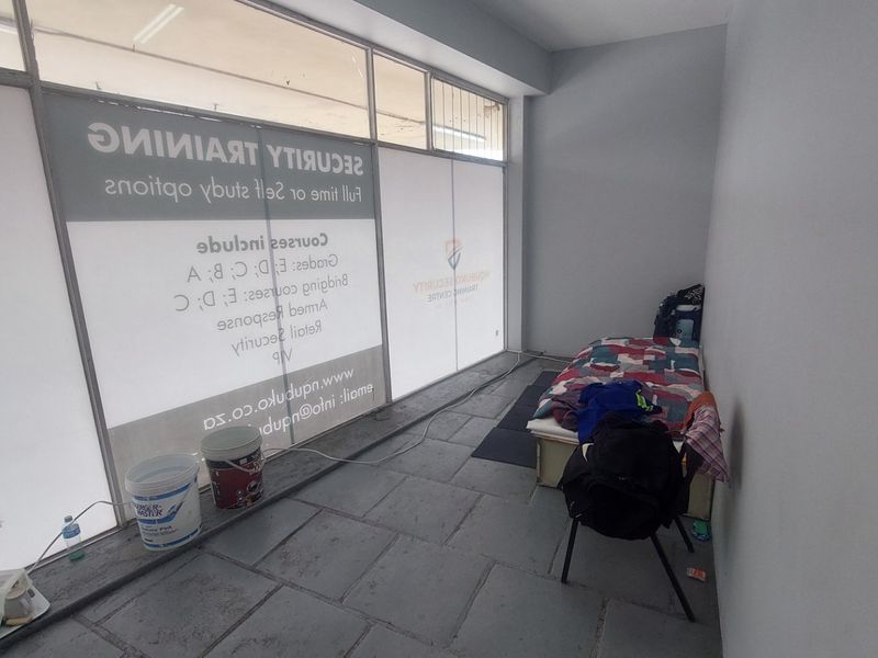 Commercial property for rent in Stamfordhill - Photo 5