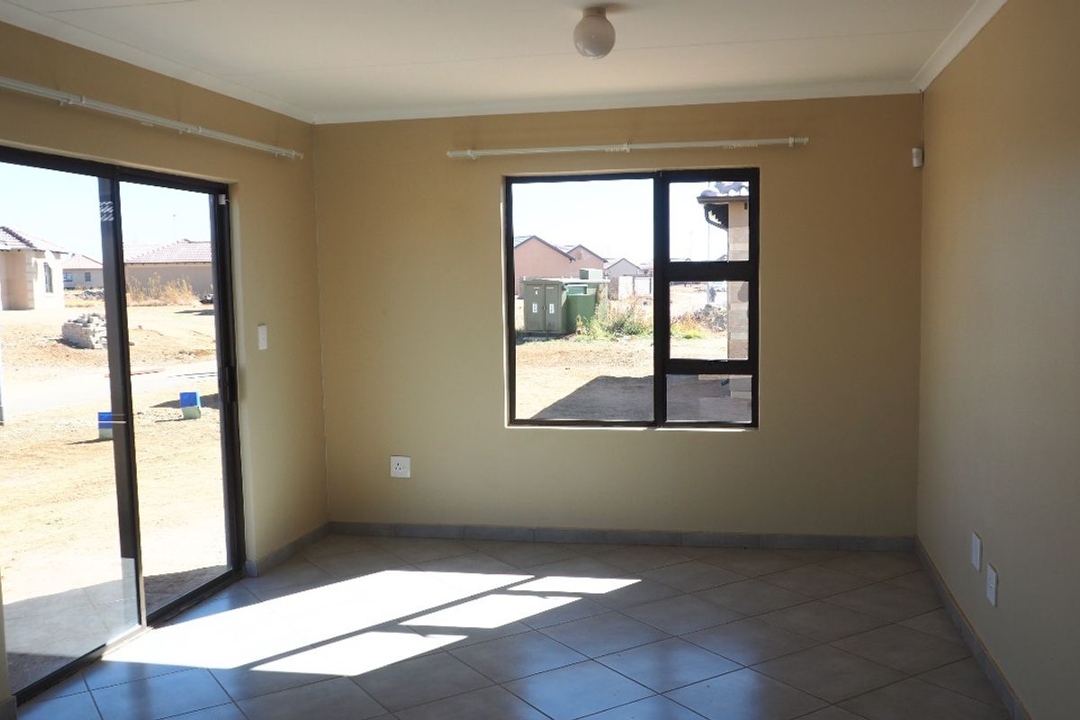 3 BEDROOM  HOUSE FOR SALE - Photo 4