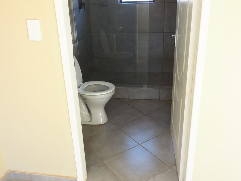 2 BEDROOM  HOUSE FOR SALE - Photo 3