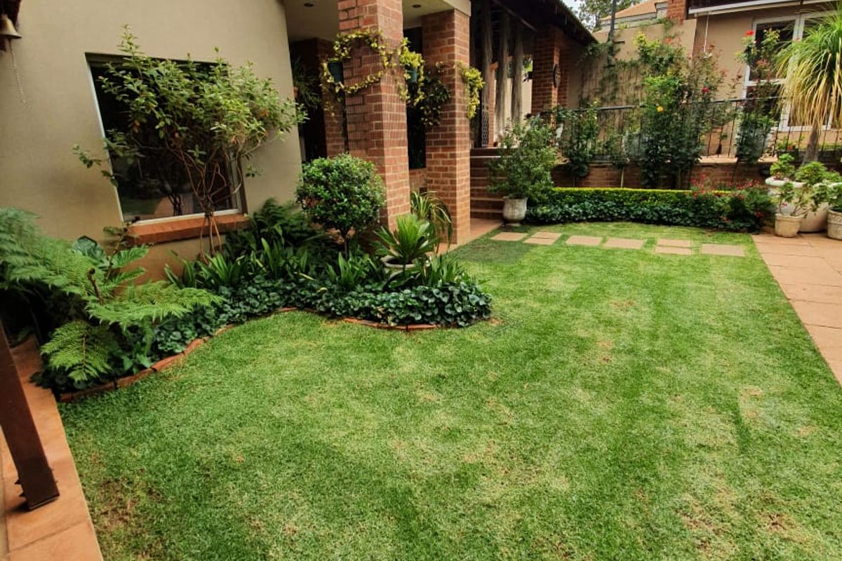 Modern 4 bedroom house for sale in Waterkloof Ridge - Photo 2